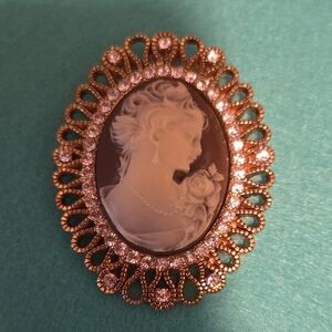 Vintage Style Cameo Brooch Pendant in Gold with White Cameo